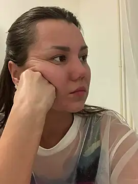 Snapshot of MiraMiss chatting on 03-15-26, 07:42 MiraMiss online show from 03-15-26, 07:42