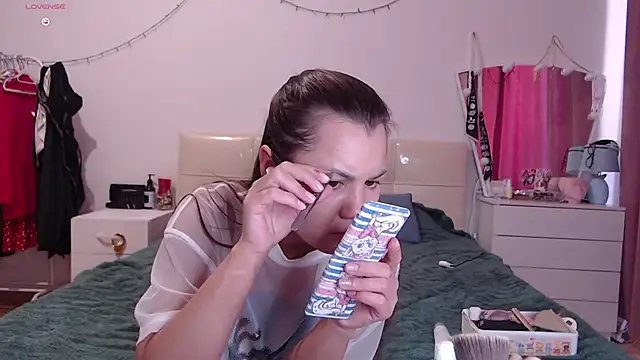 Snapshot of MiraMiss chatting on 04-01-26, 08:48 MiraMiss online show from 04-01-26, 08:48