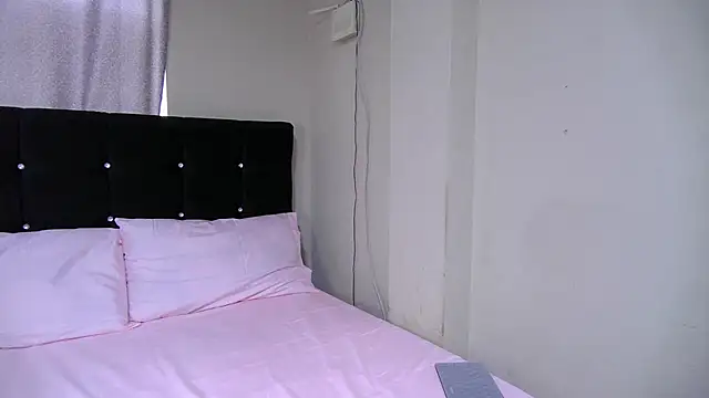 Snapshot of petite_paola chatting on 01-04-25, 02:46 petite paola online show from 01-04-25, 02:46