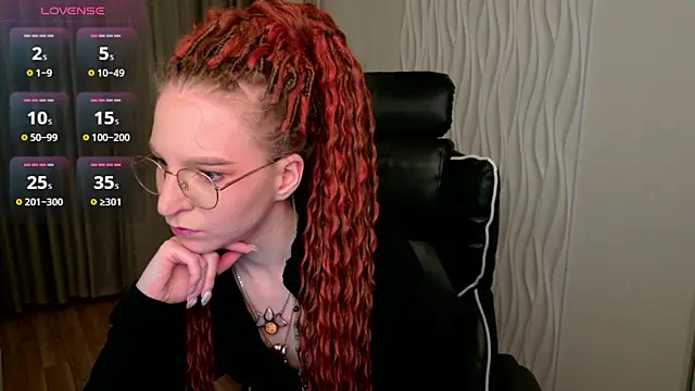Snapshot of VioletShine chatting on 05-21-26, 06:42 VioletShine online show from 05-21-26, 06:42