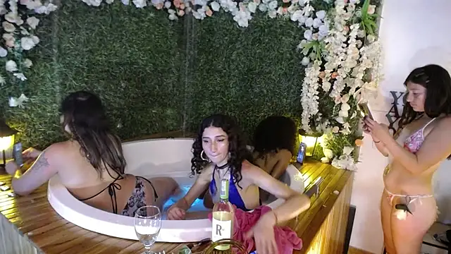 Snapshot of Queenjenn__ chatting on 01-14-25, 05:45 Queenjenn online show from 01-14-25, 05:45