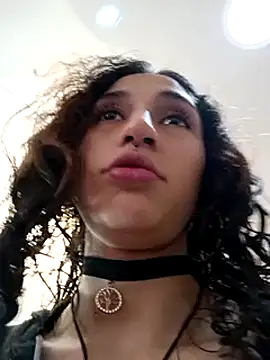 Snapshot of Queenjenn__ chatting on 02-04-25, 02:21 Queenjenn online show from 02-04-25, 02:21