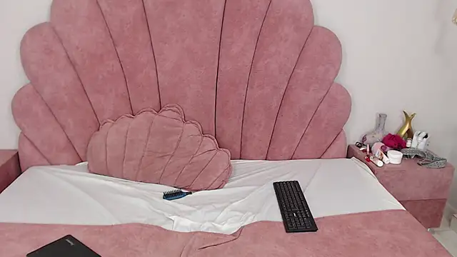 Snapshot of Candy_Bony chatting on 12-28-24, 03:37 Candy Bony online show from 12-28-24, 03:37