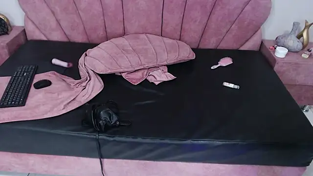 Snapshot of Candy_Bony chatting on 01-05-25, 12:52 Candy Bony online show from 01-05-25, 12:52