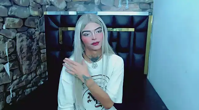 Snapshot of Luna_and_valery chatting on 01-04-25, 08:16 Luna and valery online show from 01-04-25, 08:16