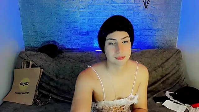 Snapshot of Oxana-Novikov chatting on 06-13-26, 11:02 Oxana-Novikov online show from 06-13-26, 11:02