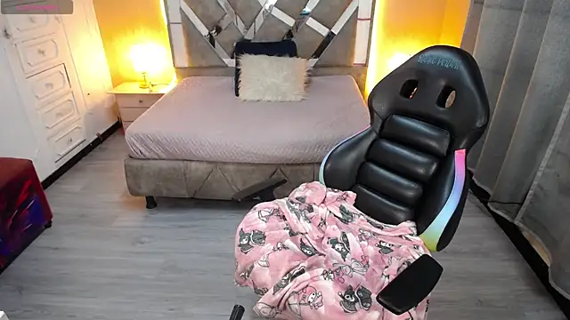 Snapshot of Kate_Laurence_ chatting on 03-11-25, 10:20 Kate Laurence online show from 03-11-25, 10:20