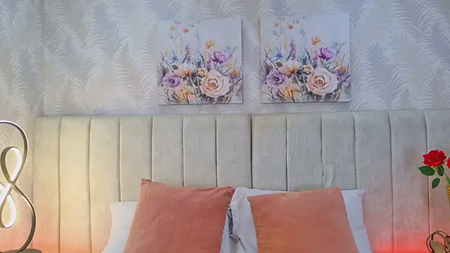 Snapshot of MeganCruzGB chatting on 12-22-25, 12:35 MeganCruzGB online show from 12-22-25, 12:35