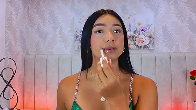 Snapshot of MeganCruzGB chatting on 01-08-26, 12:29 MeganCruzGB online show from 01-08-26, 12:29