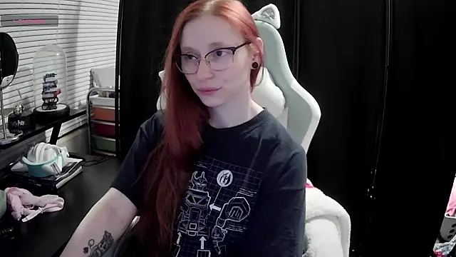 LilyFoxxx online show from 02-15-25, 08:11