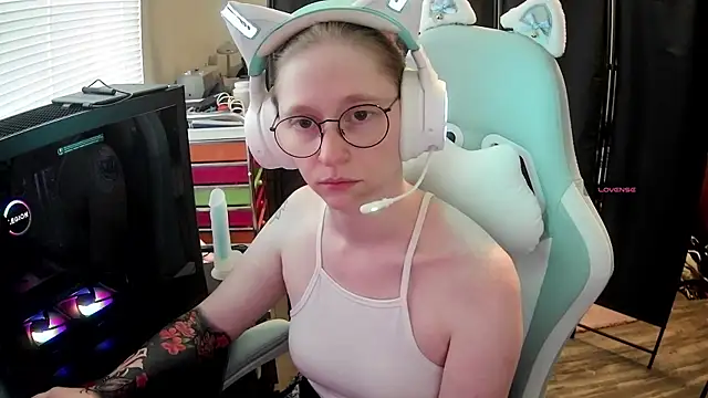 Snapshot of LilyFoxxx chatting on 07-03-26, 11:00 LilyFoxxx online show from 07-03-26, 11:00