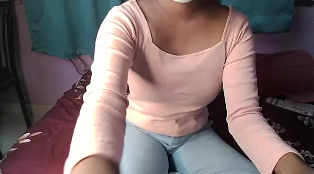 Snapshot of Aaliyalove1 chatting on 12-25-24, 08:18 Aaliyalove1 online show from 12-25-24, 08:18