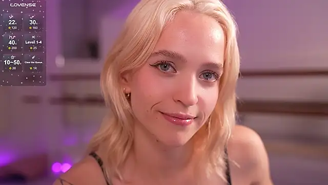 Snapshot of lolly_pie chatting on 10-18-25, 03:46 lolly pie online show from 10-18-25, 03:46
