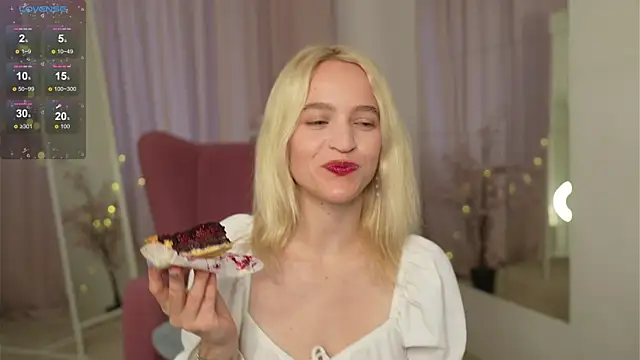 Snapshot of lolly_pie chatting on 10-31-25, 09:43 lolly pie online show from 10-31-25, 09:43