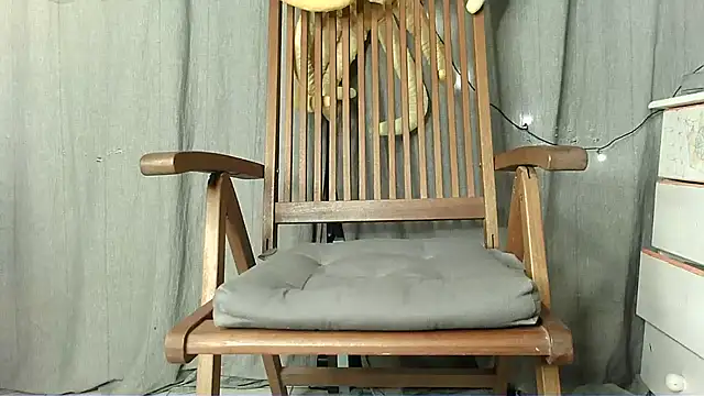 Snapshot of Skinnyshiny_boy chatting on 01-15-25, 05:08 Skinnyshiny boy online show from 01-15-25, 05:08