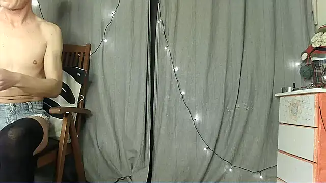 Snapshot of Skinnyshiny_boy chatting on 01-30-25, 03:08 Skinnyshiny boy online show from 01-30-25, 03:08