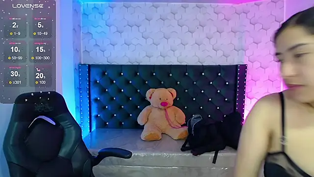 Snapshot of Sofi_hot_4m chatting on 10-21-25, 01:01 Sofi hot 4m online show from 10-21-25, 01:01