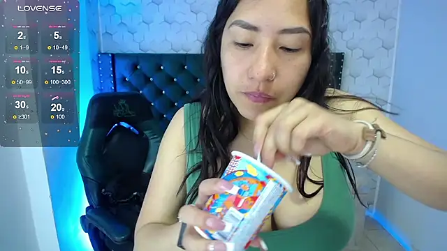 Snapshot of Sofi_hot_4m chatting on 10-22-25, 03:23 Sofi hot 4m online show from 10-22-25, 03:23