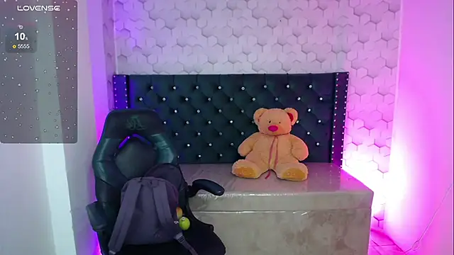 Snapshot of Sofi_hot_4m chatting on 11-11-25, 12:38 Sofi hot 4m online show from 11-11-25, 12:38