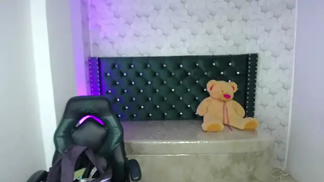 Snapshot of Sofi_hot_4m chatting on 12-04-25, 04:16 Sofi hot 4m online show from 12-04-25, 04:16