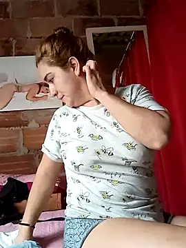 Snapshot of alexax0 chatting on 02-04-25, 04:39 alexax0 online show from 02-04-25, 04:39