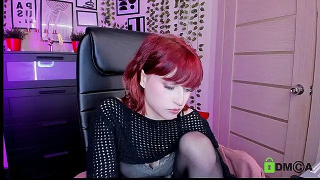 Snapshot of ElizaNik_ chatting on 07-11-26, 12:02 ElizaNik online show from 07-11-26, 12:02