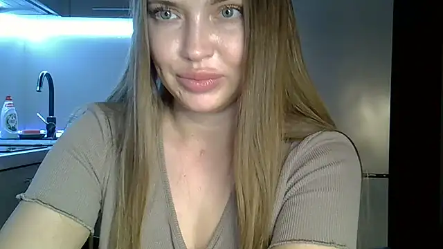 Snapshot of Lucky_Anna chatting on 06-12-26, 04:39 Lucky Anna online show from 06-12-26, 04:39