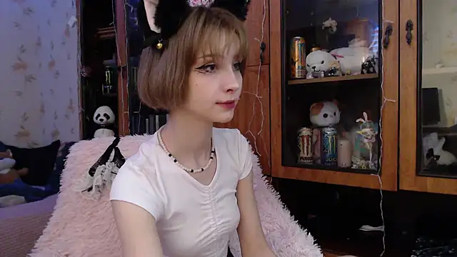 Snapshot of cloudgirrl chatting on 02-15-25, 07:39 cloudgirrl online show from 02-15-25, 07:39