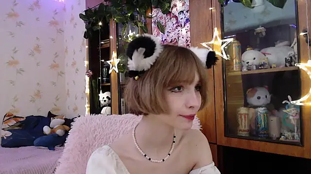 Snapshot of cloudgirrl chatting on 03-02-25, 01:15 cloudgirrl online show from 03-02-25, 01:15