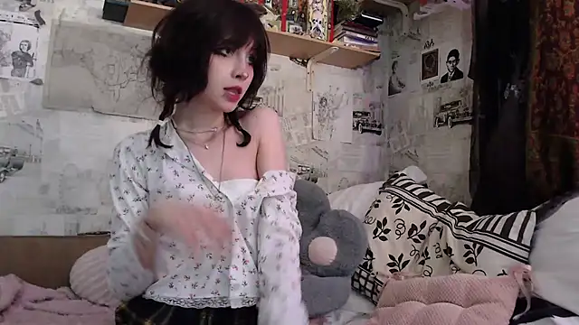 Snapshot of cloudgirrl chatting on 04-08-26, 03:56 cloudgirrl online show from 04-08-26, 03:56