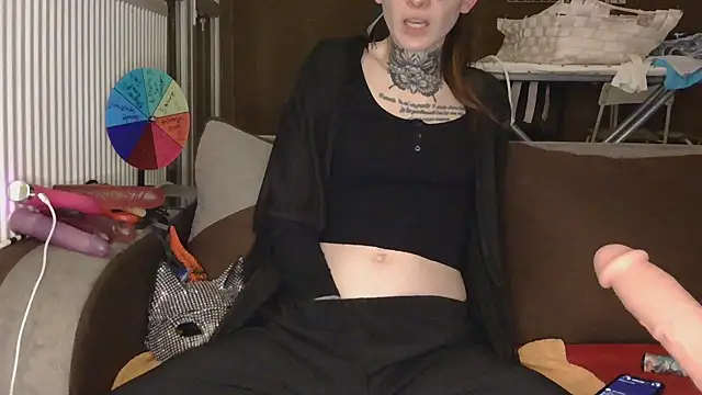 Snapshot of liloucamchaudee chatting on 02-17-26, 08:15 liloucamchaudee online show from 02-17-26, 08:15