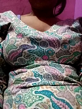 Snapshot of Shivani_Tivari chatting on 01-14-25, 05:45 Shivani Tivari online show from 01-14-25, 05:45