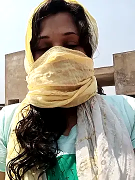 Snapshot of Sneha_gril chatting on 03-18-25, 06:03 Sneha gril online show from 03-18-25, 06:03