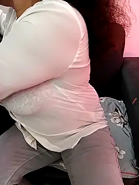 Snapshot of Sneha_gril chatting on 03-20-25, 06:53 Sneha gril online show from 03-20-25, 06:53