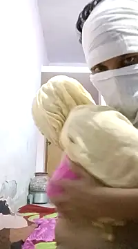 Snapshot of hot_wife_35 chatting on 12-03-24, 05:45 hot wife 35 online show from 12-03-24, 05:45