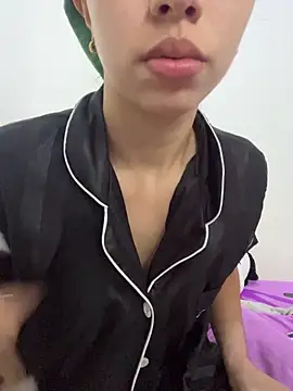Snapshot of Aaliyah_Salma chatting on 06-07-26, 06:22 Aaliyah Salma online show from 06-07-26, 06:22