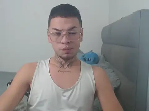 MarceloMilk online show from 09-15-25, 01:44