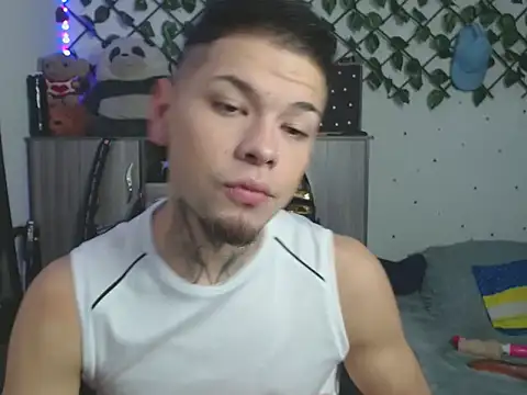 MarceloMilk online show from 11-05-25, 03:39