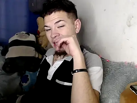 MarceloMilk online show from 11-18-25, 04:39