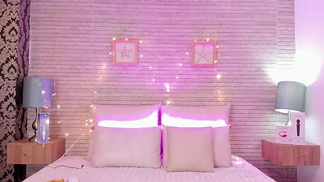 Snapshot of Catalinna_Thompson chatting on 03-01-25, 12:01 Catalinna Thompson online show from 03-01-25, 12:01