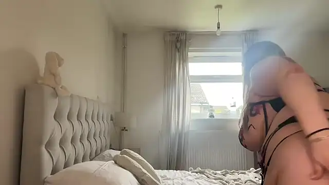 Snapshot of blairbella chatting on 02-23-25, 02:25 blairbella online show from 02-23-25, 02:25