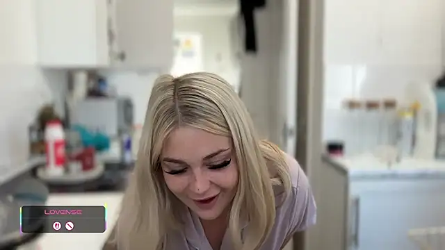 Snapshot of blairbella chatting on 09-22-25, 07:54 blairbella online show from 09-22-25, 07:54