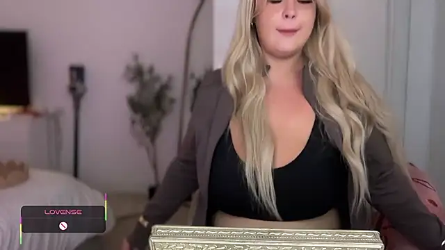 Snapshot of blairbella chatting on 09-23-25, 05:27 blairbella online show from 09-23-25, 05:27