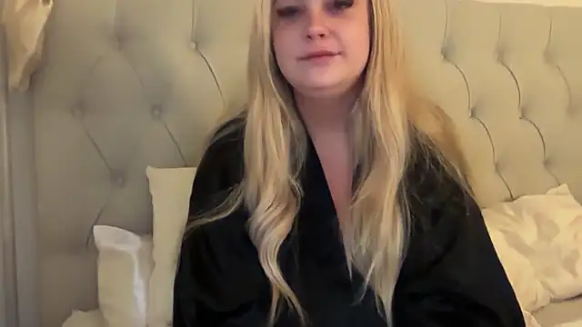 Snapshot of blairbella chatting on 10-27-25, 05:00 blairbella online show from 10-27-25, 05:00