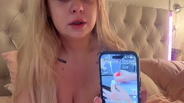 Snapshot of blairbella chatting on 11-23-25, 05:51 blairbella online show from 11-23-25, 05:51