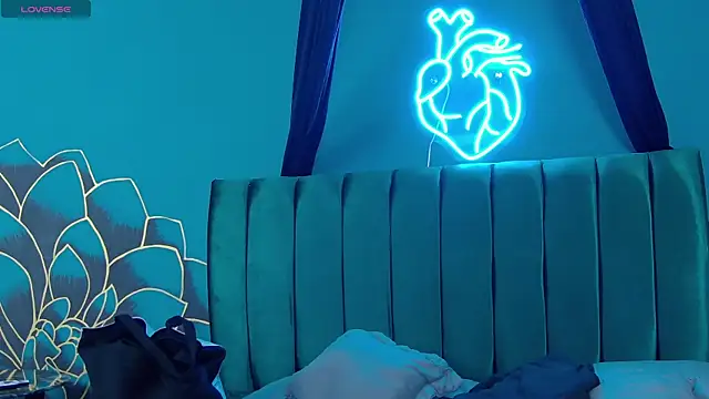 Lunamistyc online show from 12-22-25, 08:06