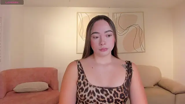Snapshot of AlinaKravitz chatting on 05-19-26, 12:00 AlinaKravitz online show from 05-19-26, 12:00