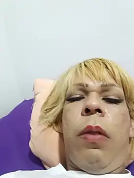 Snapshot of blondebitchlitle chatting on 02-13-25, 10:54 blondebitchlitle online show from 02-13-25, 10:54