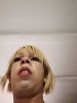 Snapshot of blondebitchlitle chatting on 03-01-25, 10:10 blondebitchlitle online show from 03-01-25, 10:10