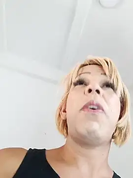 Snapshot of blondebitchlitle chatting on 03-03-25, 03:31 blondebitchlitle online show from 03-03-25, 03:31